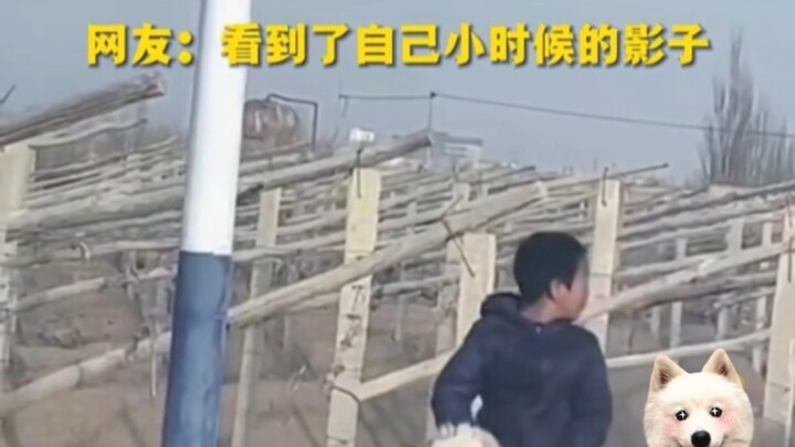 On January 7, in Dunhuang, Gansu, a young shepherd strolled confidently on a sheep, hands in his poc