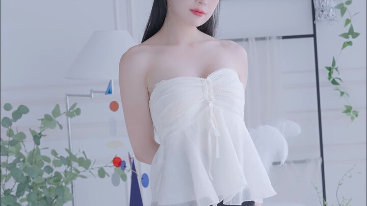 การแต่งตัวด้วยเดรสคลุมอกผ้าบางรัดรูปของพี่สาวฮีซอล
