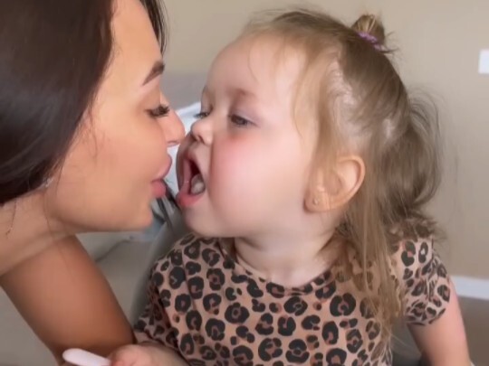 是吃饺子需要妈妈吹的宝宝