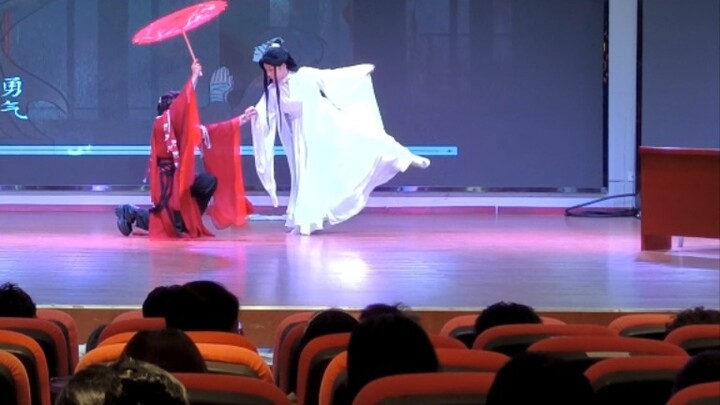 Sekarang tahun 2025, siapa yang masih mengembangkan Hua Lian? Saya pergi ke klub e-sports dan bertem