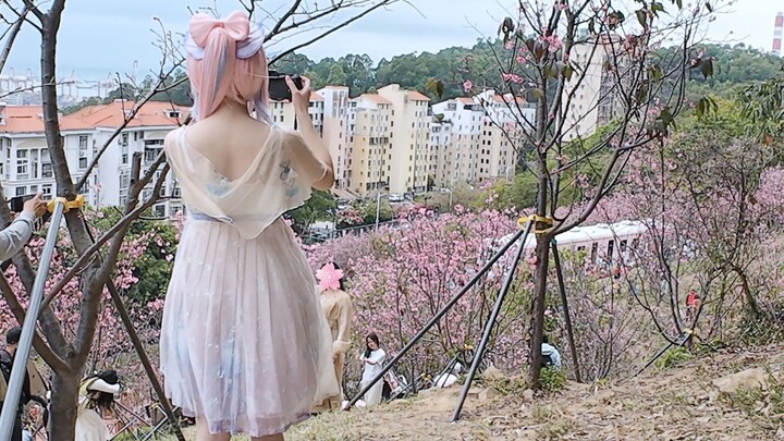 So what if it’s a steep slope? After all, anime characters can even dance on terrain like this! (A l