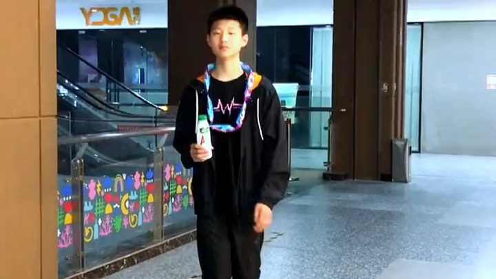 半糖小子和自罚姐互相致敬