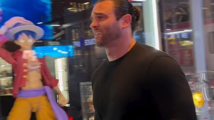 Yonjiro Disdains Luffy