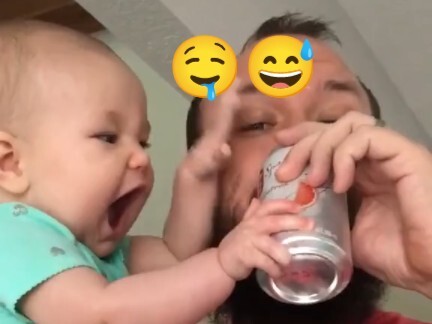 عندما تأكل الوجبات الخفيفة أمام الأطفال اللطيفين...