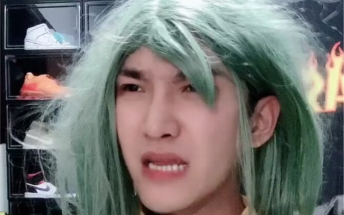 When your girlfriend is extremely possessive... (The same world, the same girlfriend)