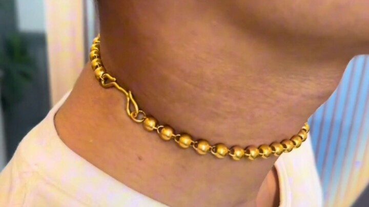 Versi Lengkap “Menjual Kalung”