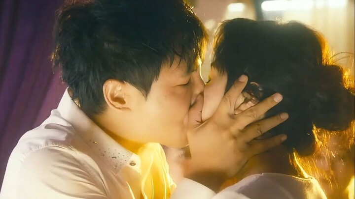 Hidup bukan film, hargailah orang yang mencintaimu dengan tulus.