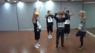 【لوه هان || سلسلة لم يُرَ من قبل】لماذا أنت جاد جدًا؟ في غرفة التدريب