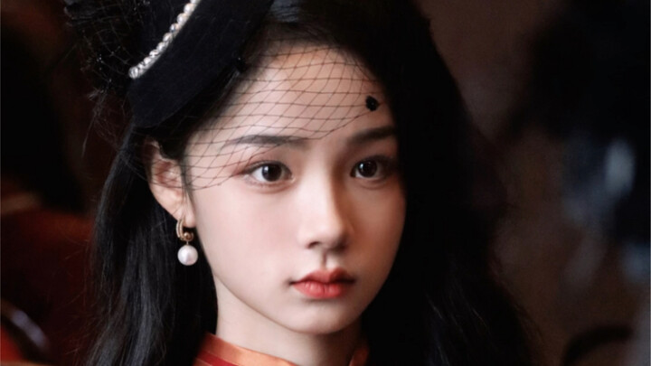 قمت بقص السجادة في المنزل لتصوير مجموعة من ذكريات الجمهورية الصينية