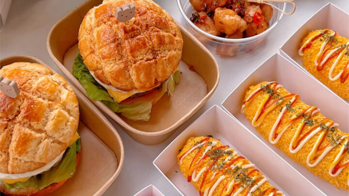 أخيرًا جاءت عطلة طال انتظارها، ودعاني صديقي المقرب إلى منزلها لمشاهدة فيلمٍ معي! حضرت بعض الأطعمة ال