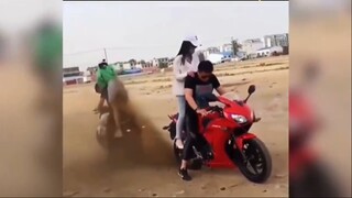 ขี่มอเตอร์ไซค