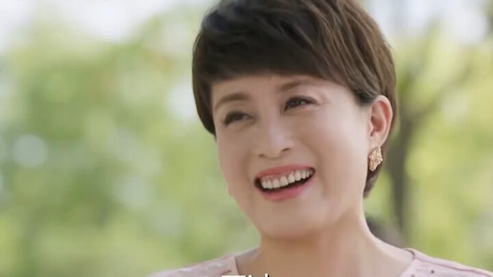 مديرة ليوتونغ لطيفة جدًا، لا عجب أن الجدين يحبانها كثيرًا.