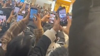 Thái Từ Khôn tham dự một sự kiện ở Vũ Hán, đám đông rất đông. Với sức ảnh hưởng lớn như vậy, tại sao