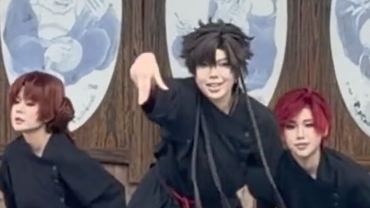 Para cowok cantik dance sambil pake yukata
