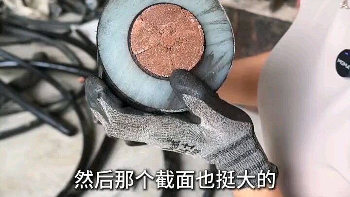 1 *2500 220kV - Trần nhà dây cáp điện phế liệu 300 tấn, giá trị phế liệu là bao nhiêu? Một mét có th