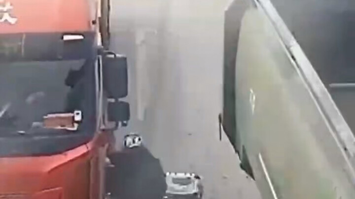 Young man makes a lightning strike to the Underworld; cutting in line by force is unacceptable.