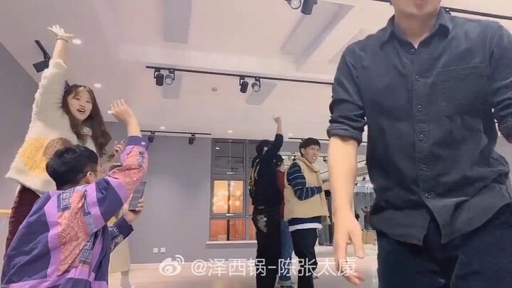 喝醉了（疯了）的锦鲤