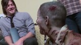 [The Walking Dead] Seorang anak laki-laki cacat berperan sebagai zombie dan mempermainkan Daryl |. D