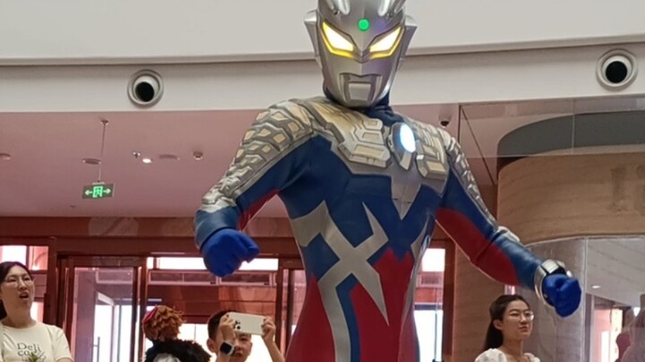 Zero comes to visit the Comic Con again, June 23rd Comic Con