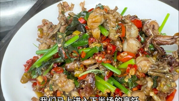 Hàng tồn kho lên dây cót: Nhà hàng Nghênh Tân Lâu,湘潭, Hồ Nam. Lại đến mùa ăn ếch mía và lươn rồi!