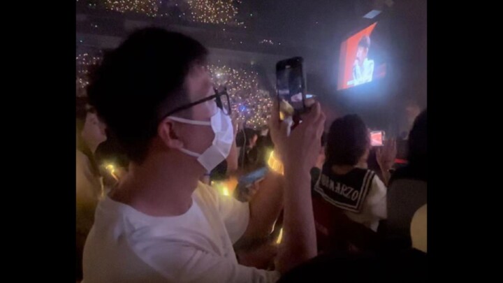 Teacher Qian Lei showed up at Zhou Shen’s concert, from “Big Fish” to “Human”—thank you, teacher!
