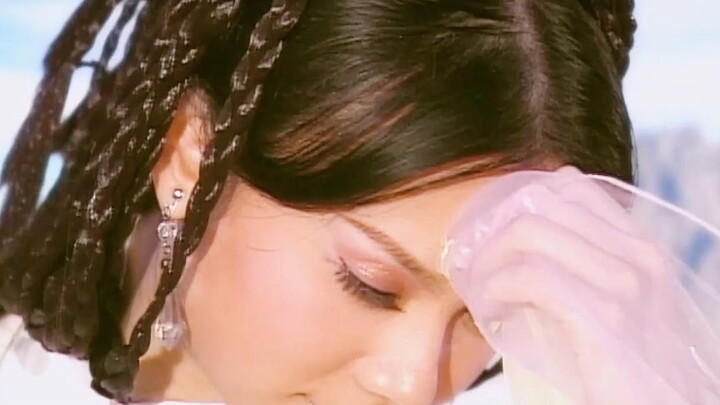 Để trở nên xinh đẹp, cô gái xấu xí đã “chuyển nhượng” cả vết bớt của mình sang người bạn thân!