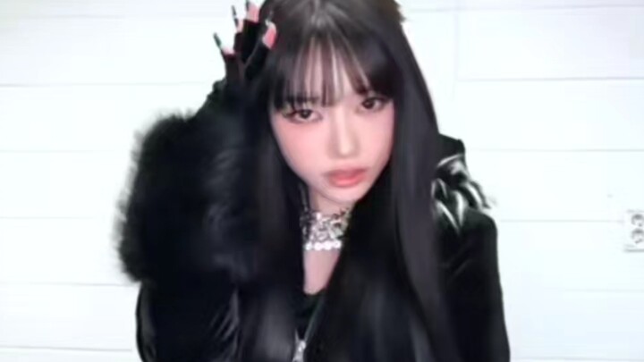 Want to see Sooin dance all the K-pop choreographies? Divine Cha compilation, part 2.