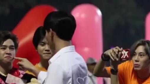 Boun ~ [On the responsibilities of the top fan leader!!!]