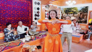 Khiêu vũ với một anh chàng đẹp trai Tân Cương ở Kashgar sẽ như thế nào?