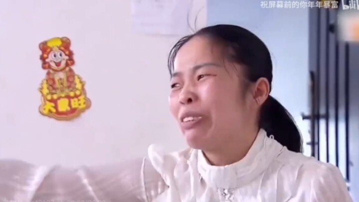 A 40-year-old woman with buck teeth doesn’t work a single day yet complains that the 6,000 yuan mont