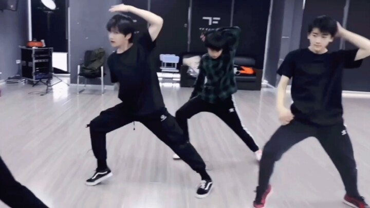 救命 现在06年练习生舞蹈都那么会了吗？！