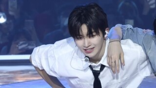 4K fan photo! TWS Han Zhixun 241225〈LOVE ME RIGHT〉 white shirt and jeans!