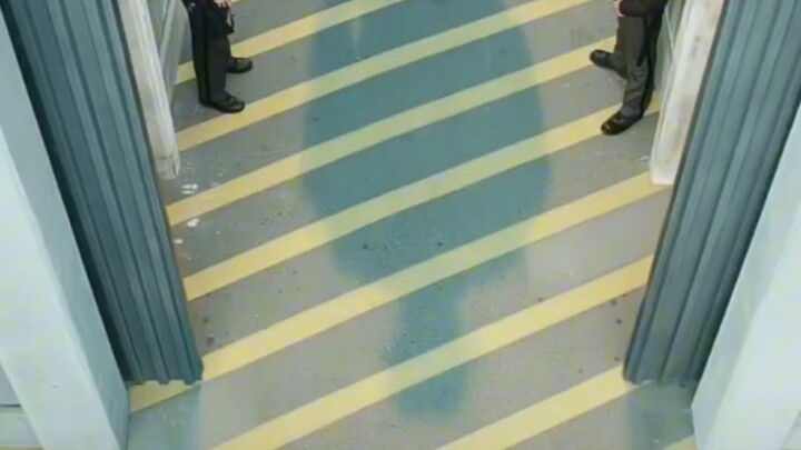 Anh chàng xăm mình cao nửa mét