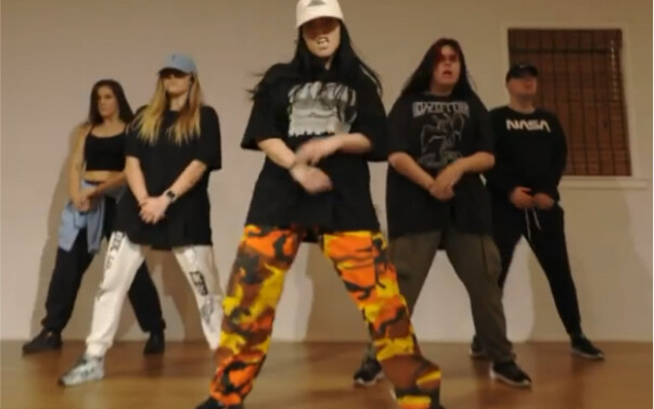 Kaycee finally appears in the same frame with Jojo again Jojo's latest handsome choreography for Car