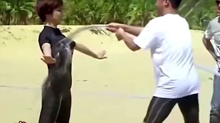 Wu Jing, kenapa istri saya tidak boleh? Hahaha, Pak Wu benar‑benar lucu sekali