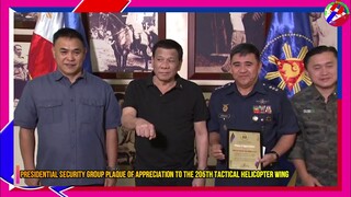 President Duterte in PSG Plaque of Appreciation to the 205th Tactical Helicopter Wing