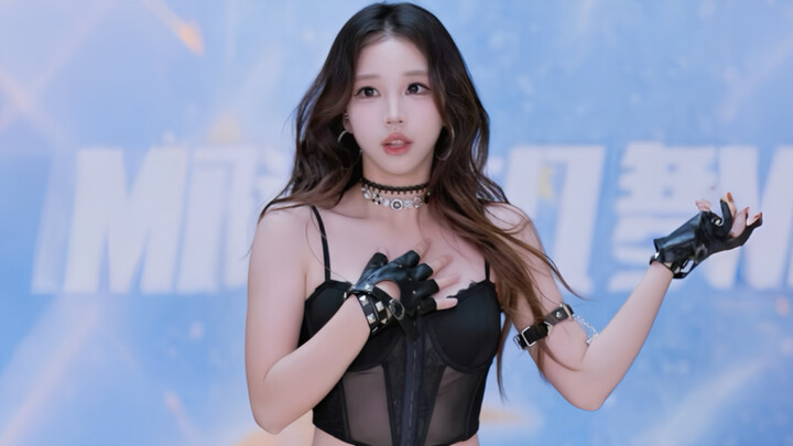 Which girl group is this? | Who Is She – Kiss of Life half-body straight shot