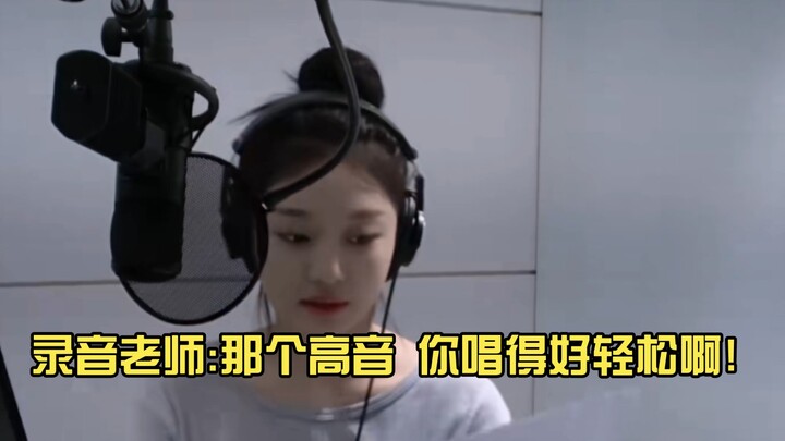 Phòng thu âm kịch! Ninh Ninh đã thu âm toàn bộ buổi học chỉ trong một lần. Cô giáo khen ngợi: "Em há