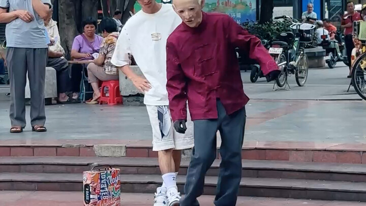 ซ้อมเต้นเผลอชนคุณลุงเข้า แต่กลับกลายเป็นว่า…
