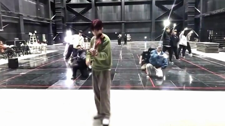 2025MAMA阵容公开！是时候给章昊一个个人舞台了！又是在香港！小提琴盘了一遍又一遍了～