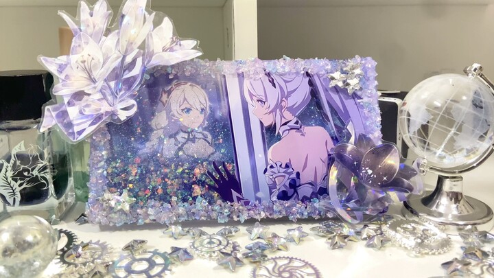 窗户对面，是那个已经不太清晰却仍闪着光的曾经的自己