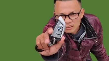 Guangxi Luge gets a used car green screen footage with no watermark.