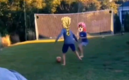 [ JoJo's Bizarre Adventure ] Let's play a friendly football match!