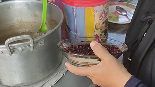 Nikmatnya Makan Es Bubur Ketan Kacang Ijo