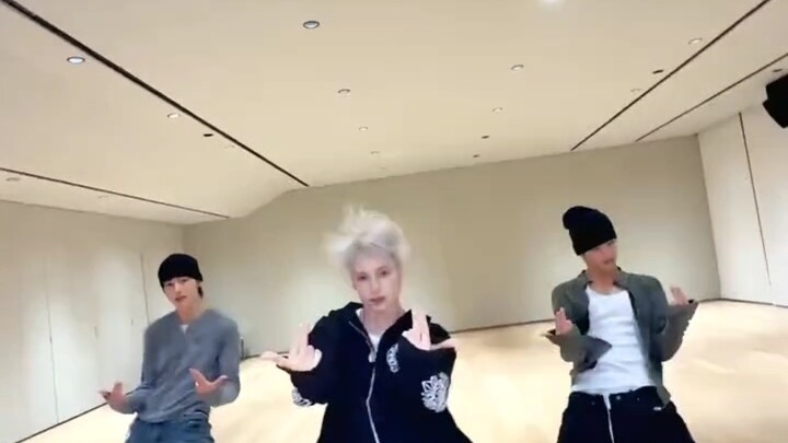 【هيو نينغ كاي】مع فرقة الفتيان الجديدة داهي، قبلة مقلوبة يا شا! كاي حقًا طويل ووسيم! 250813