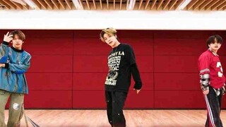 【مجموعة C من BOYSⅡPLANET】 هيه شين لونغ × لي تسي هاو × جيا هان يو رقص في غرفة التدريب لأغنية "Stray k