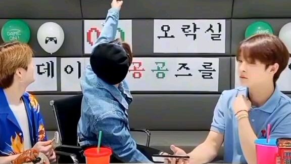 Treasure: Junkyu being childish around Jihoon and Yoshi 😁