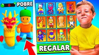 Se RIEN de un NIÑO POBRE y Le REGALO CUENTA con SKINS ESPECIALES en Stumble Guys!