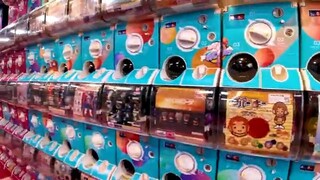 y2mate.com - Tokyo HarajukuGashapon shop4K nonstop 1 hour_360P