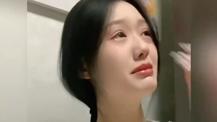 لا بد أن أمها كانت تدور في السماء قلقةً في تلك اللحظة.